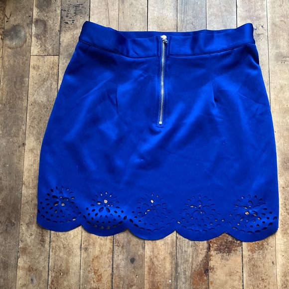 Blue mini skirt - Picture 2 of 3